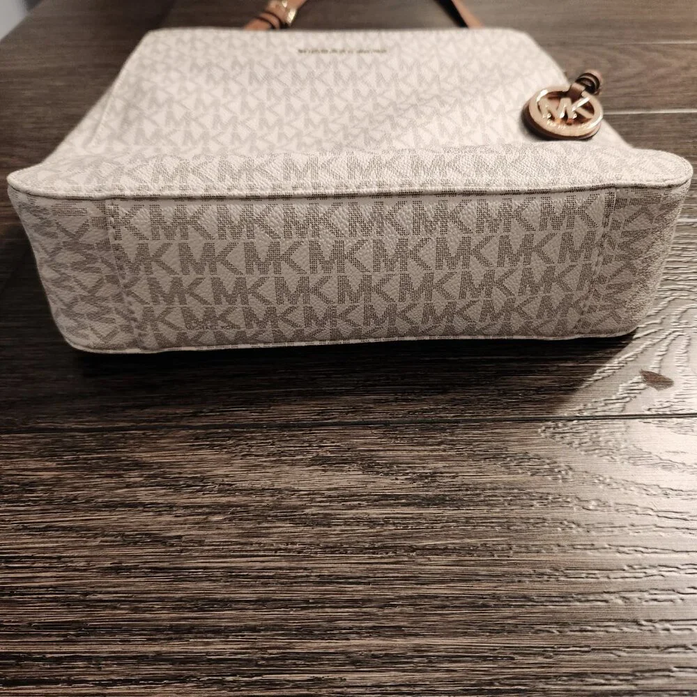 Michael Kors Crossbody Bag - Picture 4 of 6
